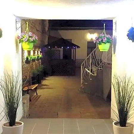 Garden House 2*