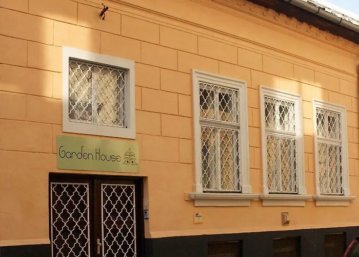 Πανσιόν Garden House