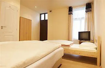 Guest house Garden House 2*